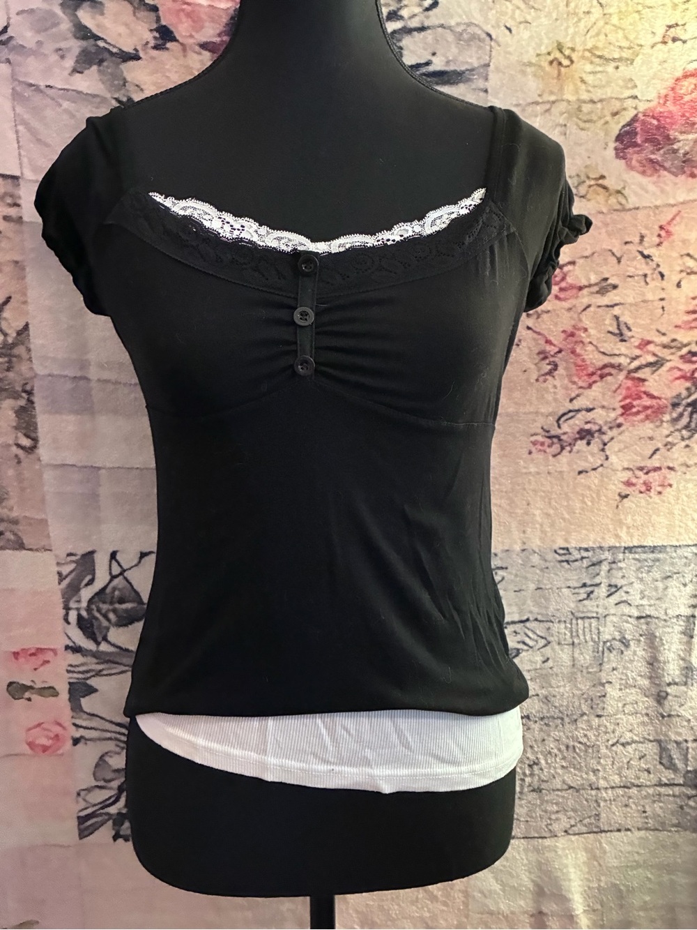 Black Lace-Trim Short Sleeve Women's Top - Unbranded